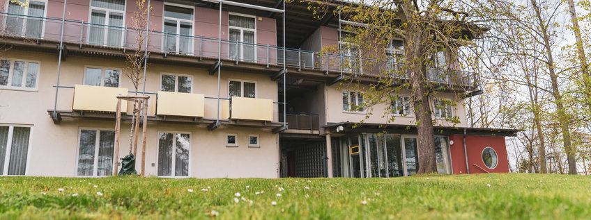 Guest house of the Max Planck Institute of Microstructure Physics Outside view guest house
